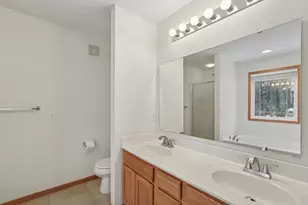 580 Sutherland Dr, Woodbury, MN 55129 - Photo 17