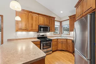 263 Wentworth Ave E, West Saint Paul, MN 55118 - Photo 9