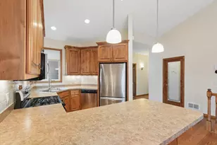 263 Wentworth Ave E, West Saint Paul, MN 55118 - Photo 11