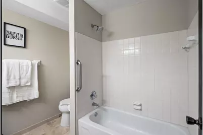 1940 Dupont Avenue S, Minneapolis, MN 55403 - Photo 19