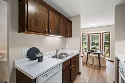 1940 Dupont Avenue S, Minneapolis, MN 55403 - Photo 13