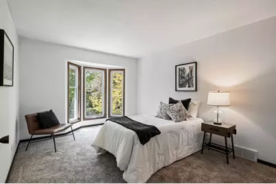 1940 Dupont Avenue S, Minneapolis, MN 55403 - Photo 21