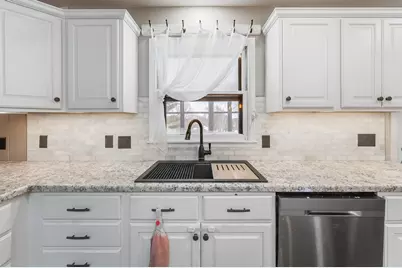 629 Olson Avenue, Windom, MN 56101 - Photo 9