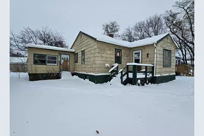 414 Crocker Avenue S, Thief River Falls, MN 56701 - Photo 3