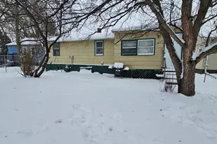 414 Crocker Ave S, Thief River Falls, MN 56701 - Photo 3