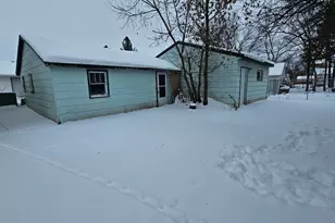 414 Crocker Ave S, Thief River Falls, MN 56701 - Photo 5