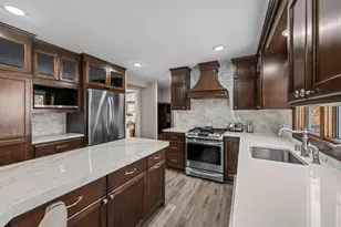4687 Parkridge Dr, Eagan, MN 55123 - Photo 5