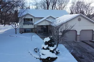 903 Geneva Dr, Alexandria, MN 56308 - Photo 1