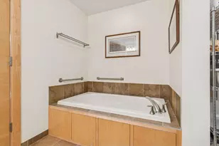 215 10th Ave S, Minneapolis, MN 55415 - Photo 35