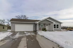 2015 Essler Dr, Saint Peter, MN 56082 - Photo 1
