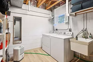 2824 Kenwood Isles Dr, Minneapolis, MN 55408 - Photo 31