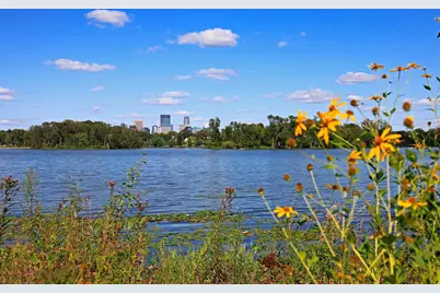 2824 Kenwood Isles Drive, Minneapolis, MN 55408 - Photo 35