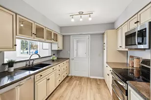 15730 Griffon Path, Apple Valley, MN 55124 - Photo 9