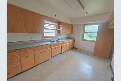 716 E 37th Street, Hibbing, MN 55746 - Photo 3