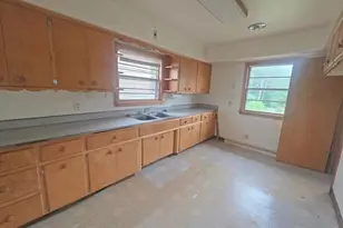 716 E 37th St, Hibbing, MN 55746 - Photo 3