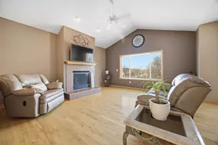 969 Bridle Creek Dr, Jordan, MN 55352 - Photo 3