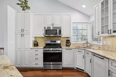 8336 Suffolk Drive, Chanhassen, MN 55317 - Photo 9