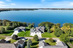 112 S Sunrise St, Hendricks, MN 56136 - Photo 1