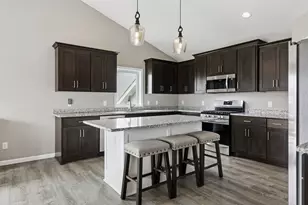 27671 Oxford Ln, Elko New Market, MN 55020 - Photo 5