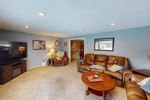 824 Minnie Maddern St, Albert Lea, MN 56007 - Photo 3