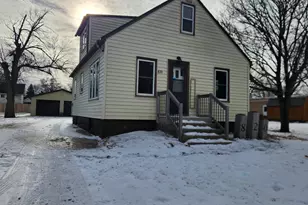 820 6th St SW, Pipestone, MN 56164 - Photo 1