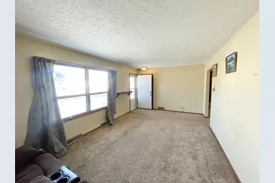 215 N Swain Street, Redwood Falls, MN 56283 - Photo 7