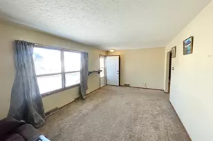 215 N Swain St, Redwood Falls, MN 56283 - Photo 7