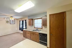 215 N Swain St, Redwood Falls, MN 56283 - Photo 13