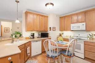 5225 Grandview Square, Edina, MN 55436 - Photo 5