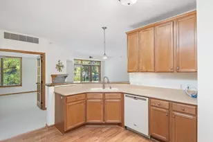 5225 Grandview Square, Edina, MN 55436 - Photo 7