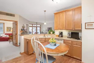 5225 Grandview Square, Edina, MN 55436 - Photo 7