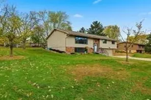 417 S Park Ln, Le Sueur, MN 56058 - Photo 3