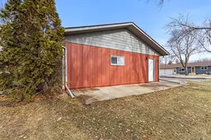 1104 Cheryl Ave, Marshall, MN 56258 - Photo 11