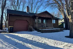 816 E 5th St, Blue Earth, MN 56013 - Photo 1