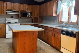 816 E 5th St, Blue Earth, MN 56013 - Photo 5