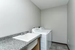 1421 Tunbridge Pl NE, Byron, MN 55920 - Photo 31