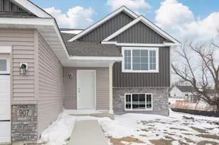 907 Emily Ct NE, Montgomery, MN 56069 - Photo 3