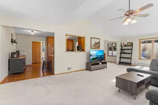 1887 Lakewood Dr N, Maplewood, MN 55109 - Photo 9