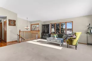 1887 Lakewood Dr N, Maplewood, MN 55109 - Photo 3