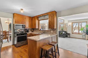 1887 Lakewood Dr N, Maplewood, MN 55109 - Photo 11