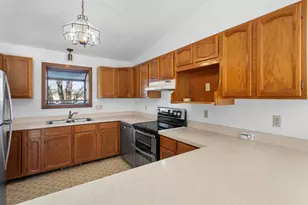 17581 Lorence Way, Eden Prairie, MN 55346 - Photo 5