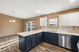 402 25th St SW, Rochester, MN 55902 - Photo 5