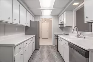 19115 Homestead Cir, Eden Prairie, MN 55346 - Photo 7