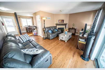 907 40th Street NW, Rochester, MN 55901 - Photo 3