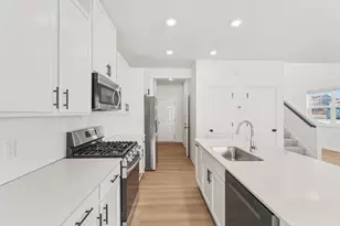 5431 Queens Dr NW, Rochester, MN 55901 - Photo 9