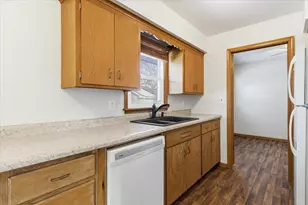 4500 Woodbine Ln N, Brooklyn Center, MN 55429 - Photo 9