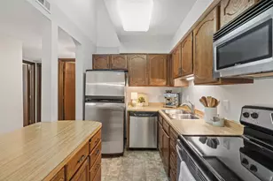 2670 Oxford St N, Roseville, MN 55113 - Photo 9