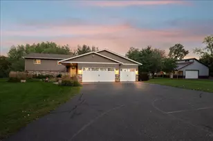 667 Red Maple Ln, Hudson, WI 54016 - Photo 9