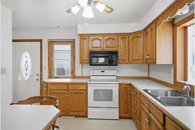 2000 E Oakland Avenue, Austin, MN 55912 - Photo 9