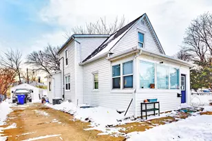 366 Topping St, Saint Paul, MN 55117 - Photo 1